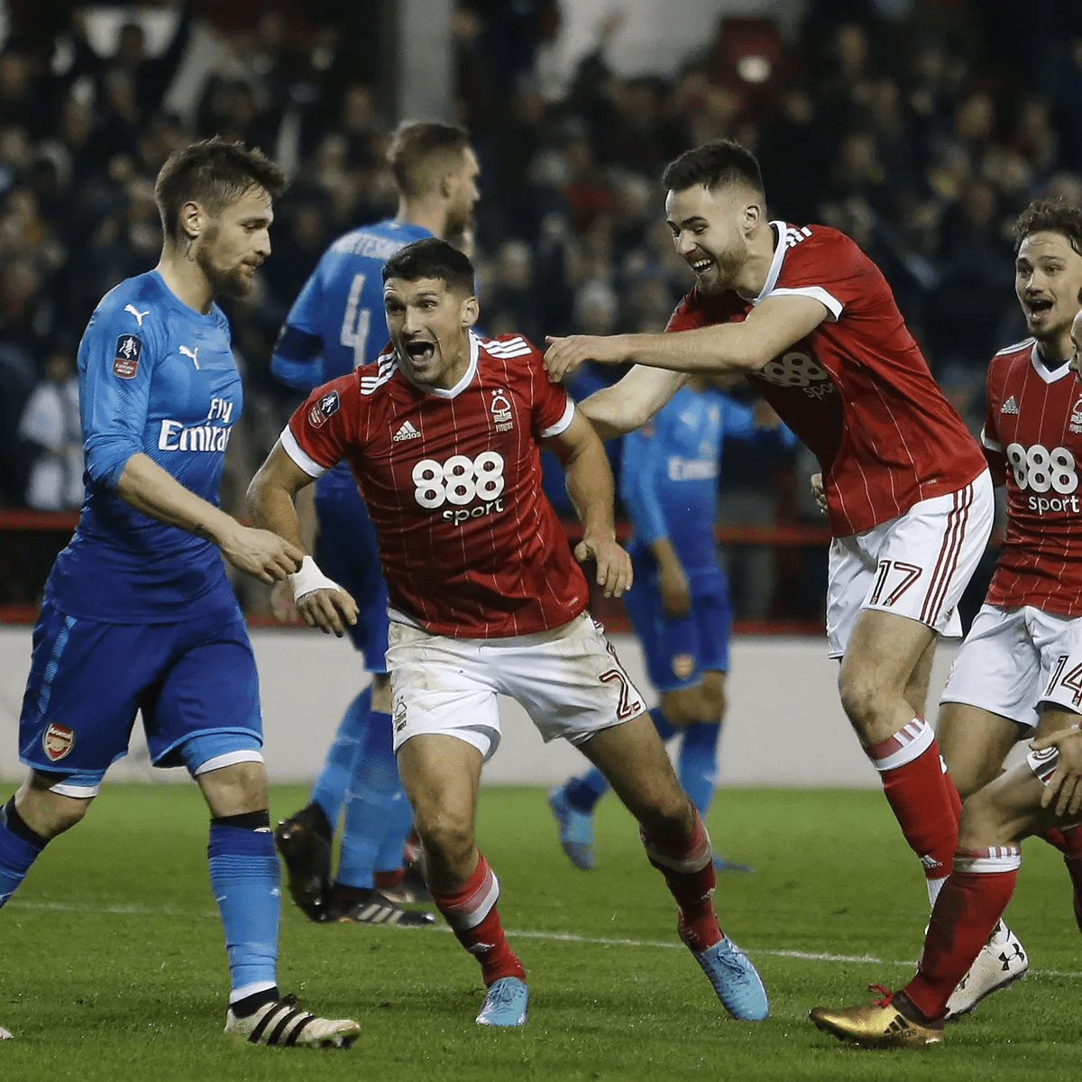 我国击剑队再添一银两铜